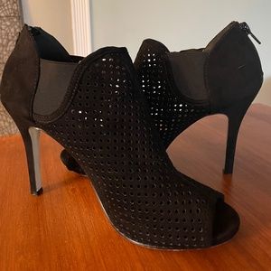 Madden Girl Black Vegan Suede Ranked Bootie Heels Size 8M
